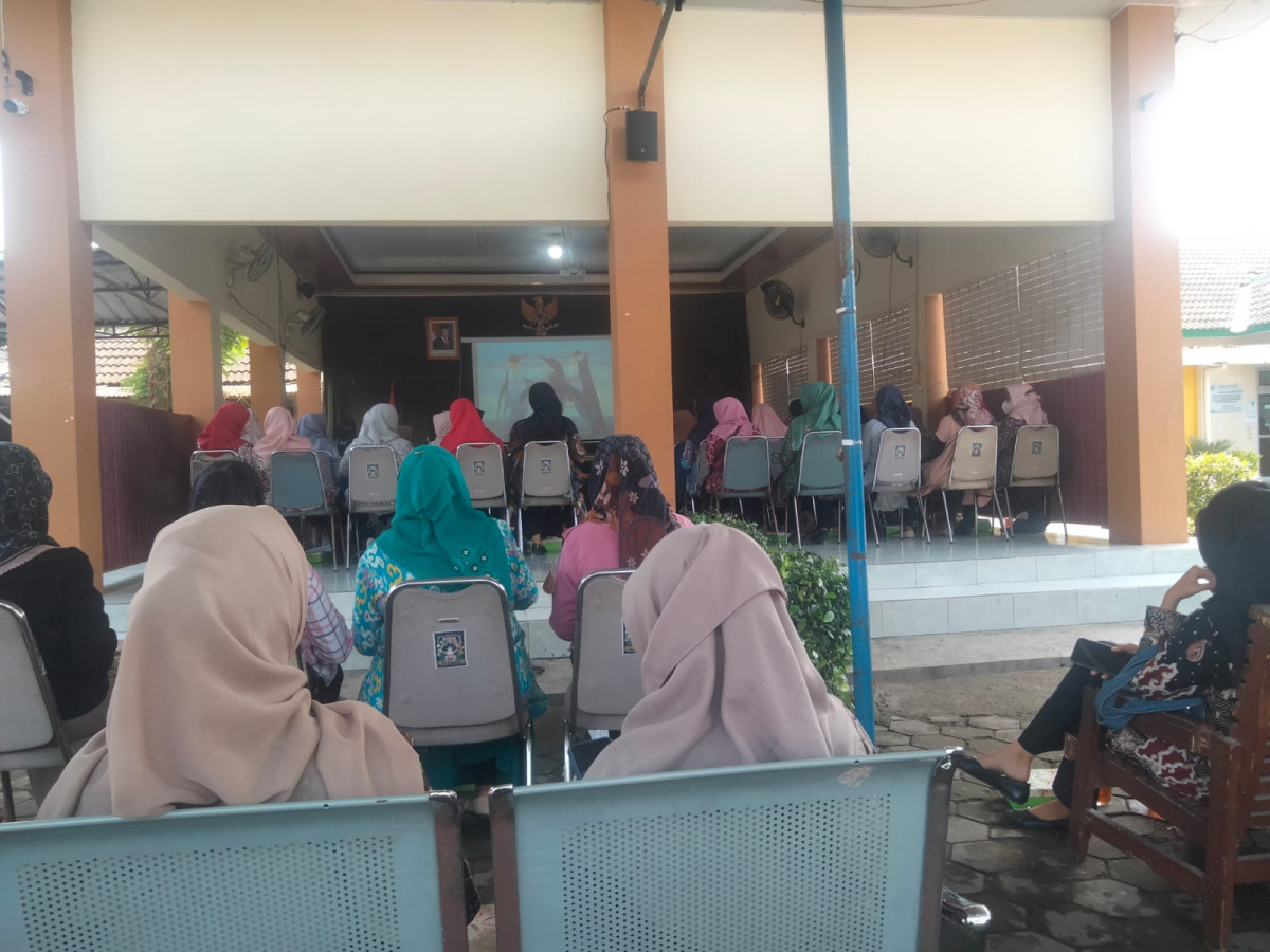 Sosialisasi KIA yang dihadiri bu Dukuh Puntuk