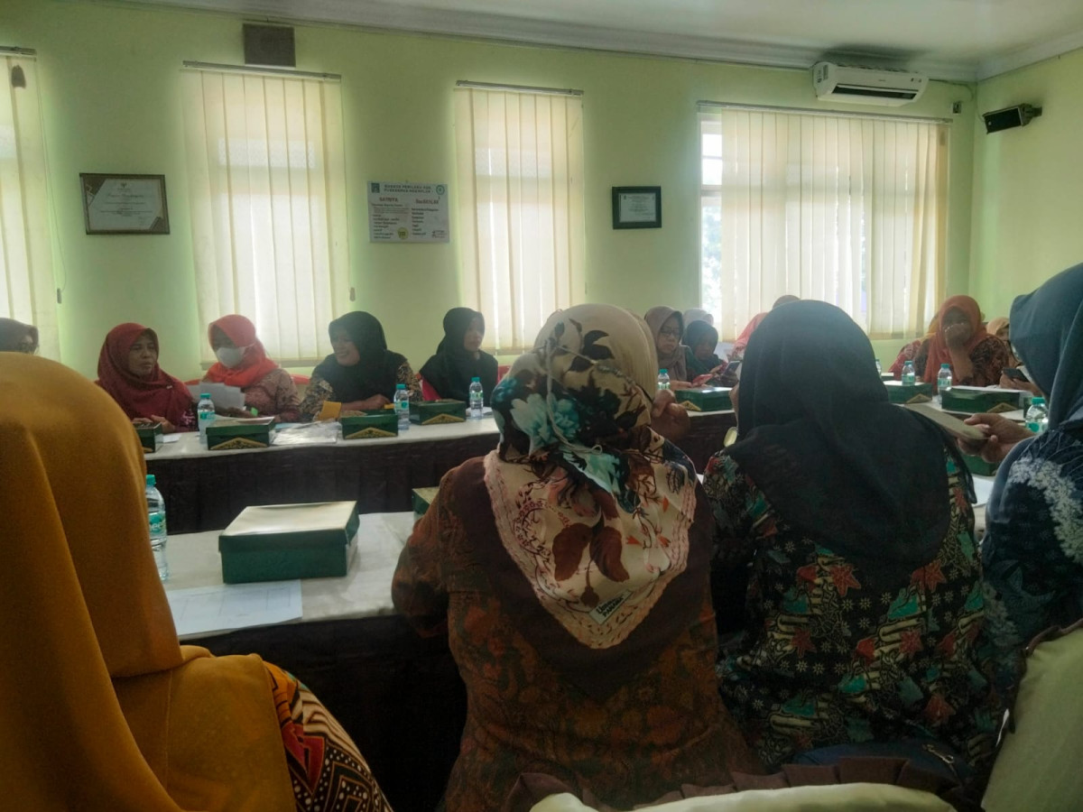 Pertemuan dalam rangka Kluarga Rawan yg dihadiri ibu kader puntuk