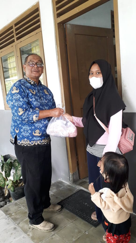 pembagian pmt untuk balita stunting