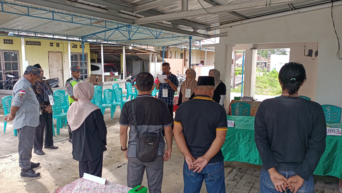 Pembukaan Dan pengambilan sumpah KPPS di TPS 10 puntuk Umbulmartani