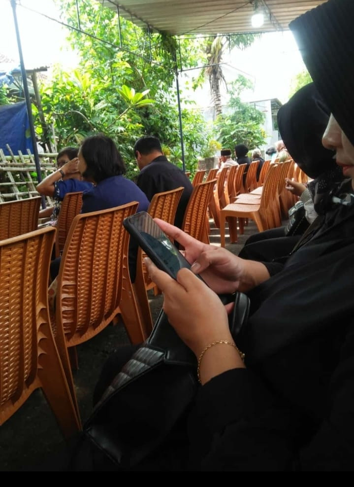 Warga Puntuk Dongkelsari melakukan takziah Di Temanggal