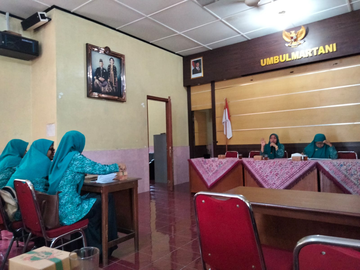 Pertemuan rutin PKK kalurahan yg dihadiri oleh ibu dukuh puntuk Dongkelsari Rejodani Umbulmartani