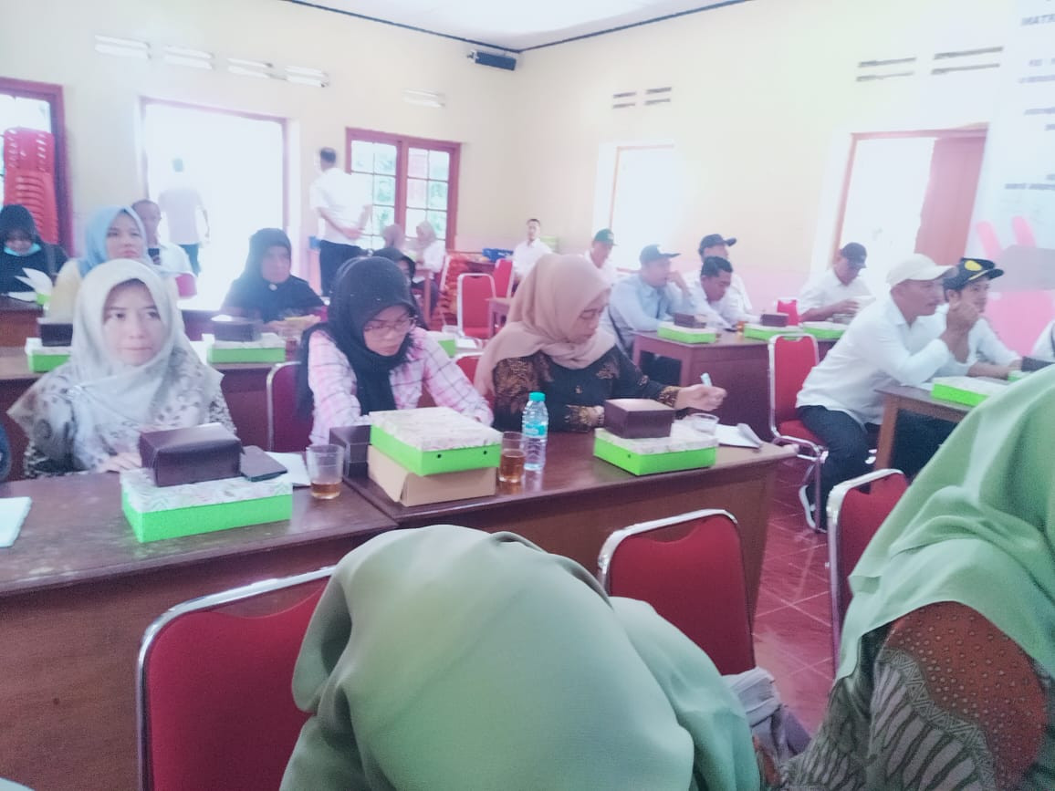 Pertemuan  evaluasi  penyelenggaraan adminduk oleh Ibu Dukuh Puntuk Dongkelsari Umbulmartani