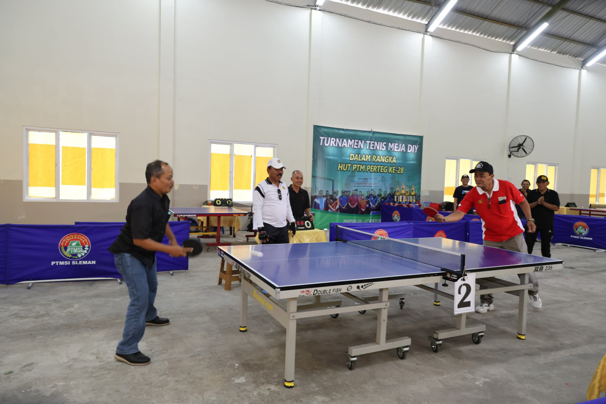 pembukaan turnamen oleh bapak panewu ngemplak dan bapak lurah umbulmartani