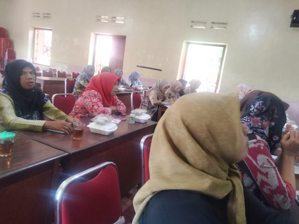 Kader posyandu puntuk mengikuti pelatihan posyandu balita di kalurahan umbulmartani