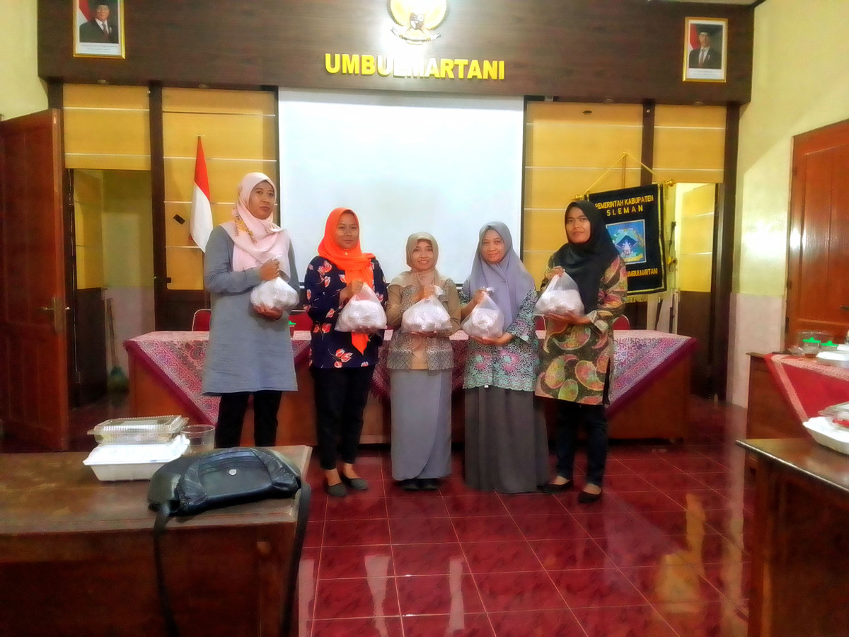 Penyerahan PMT Untuk Lansia dan Balita Dusun Degolan