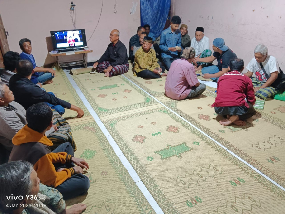 Arisan dan pertemuan rutin sabtu pahing bapak bapak Puntuk umbulmartani
