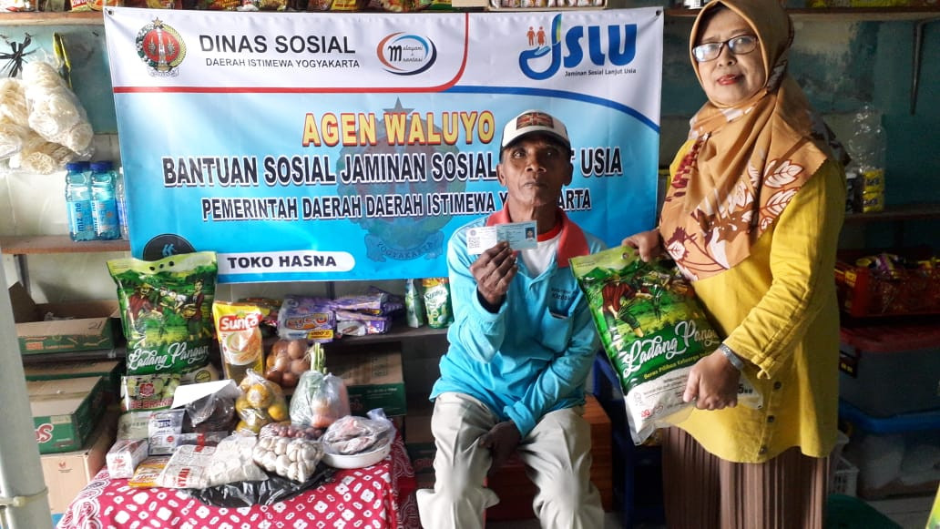 Pencairan paket sembako unk lansia umbumartani