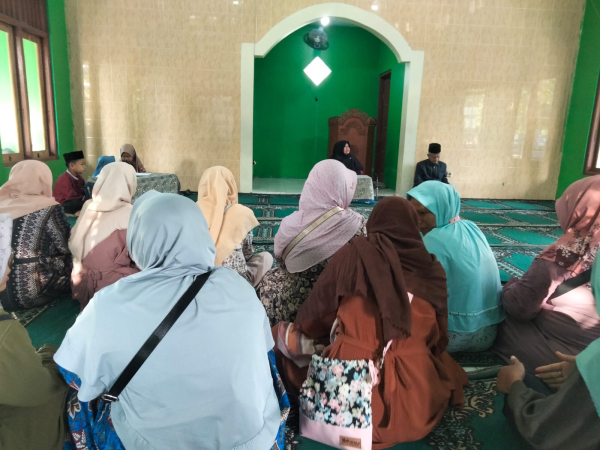 Pengajian rutin wali murid di SD oleh Ibu Dukuh Puntuk