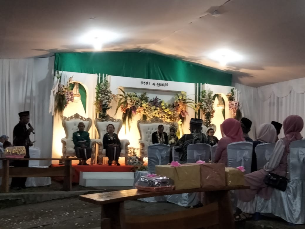 Acara Pernikahan warga puntuk yang dihadiri oleh warga puntuk dan sekitarnya