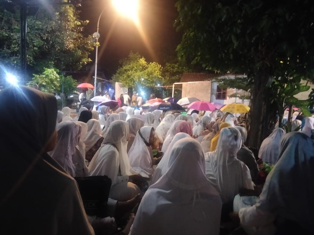 Warga padukuhan puntuk menghadiri dzikir bersama di kersan