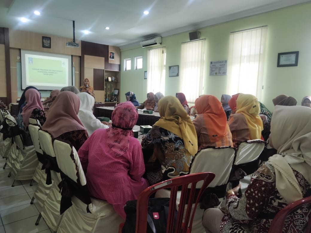 Pertemuan surveilans gizi diwakili oleh ibu dukuh puntuk