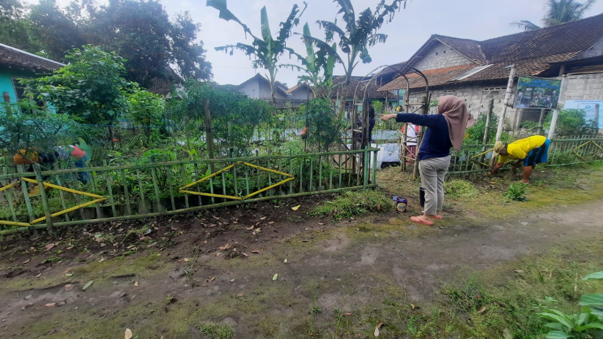 gotong royong warung hidup dusun sapen