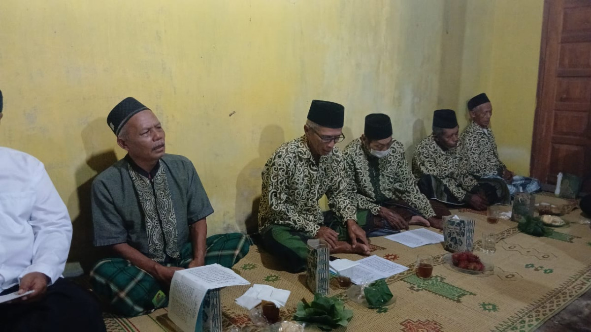 Pengajian tasyakuran lahiran di ngemplak asem