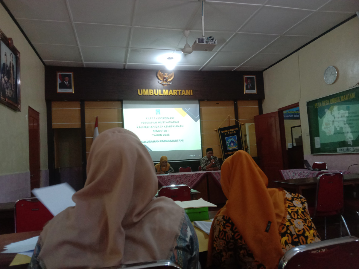 pertemuan tim penanggulangan kemiskinan . Bu dukuh kledokan