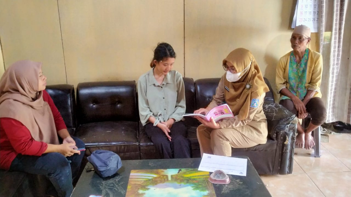 Kunjungan rumah yg di  ikuti oleh ibu dukuh ngemplak 2