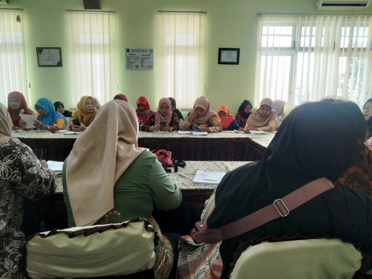 Perrtemuan kader dalam rangka pendataan lansia  tahun 2025 oleh Kader Lansia Puntuk