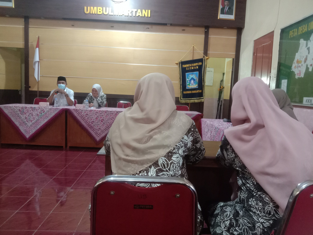 pertemuan rutin PKK kalurahan. Bu dukuh kledokan