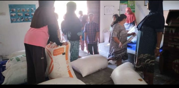 Gotong royong KWT umbulrejeki warga puntuk