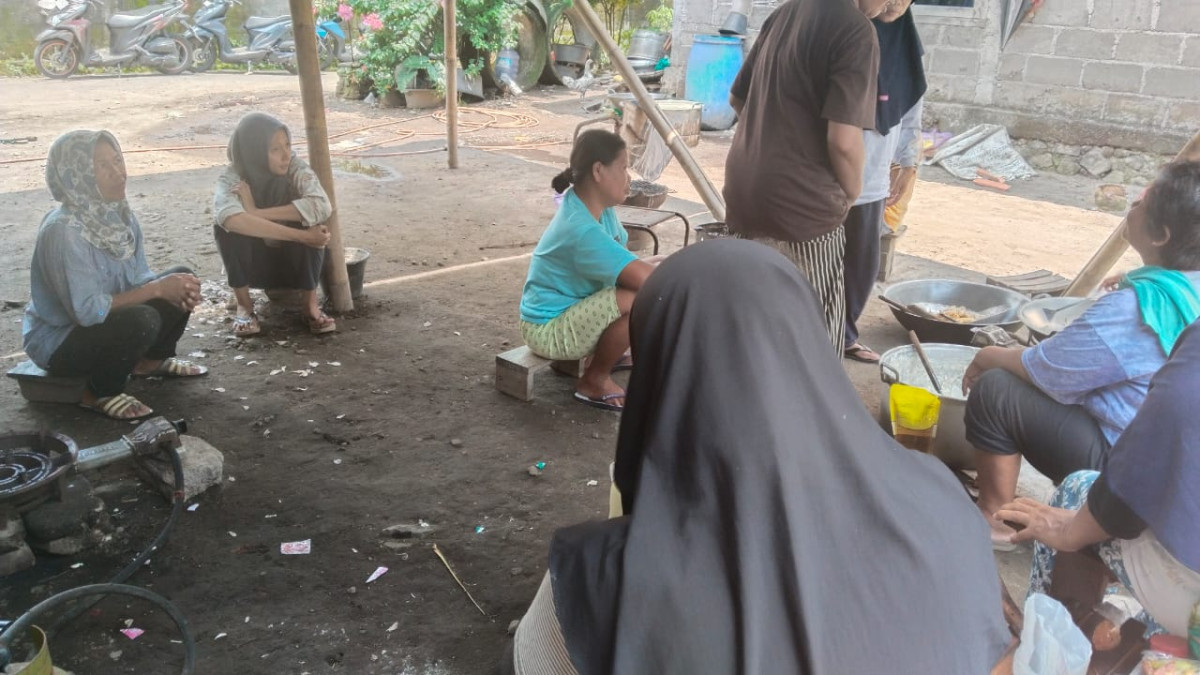 Masak bersama untuk tarling di masjid Al Ikhlas Dusun Medelan