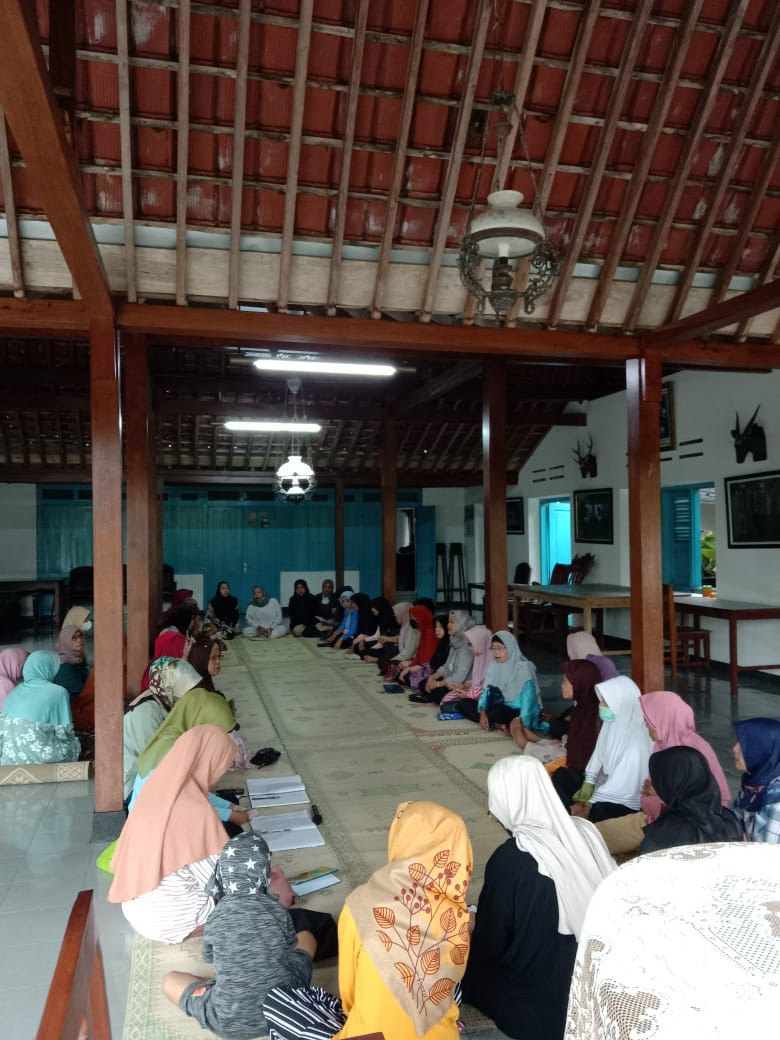 kader KB kledokan: mengikuti kegiatan pertemuan PKK dusun kledokan