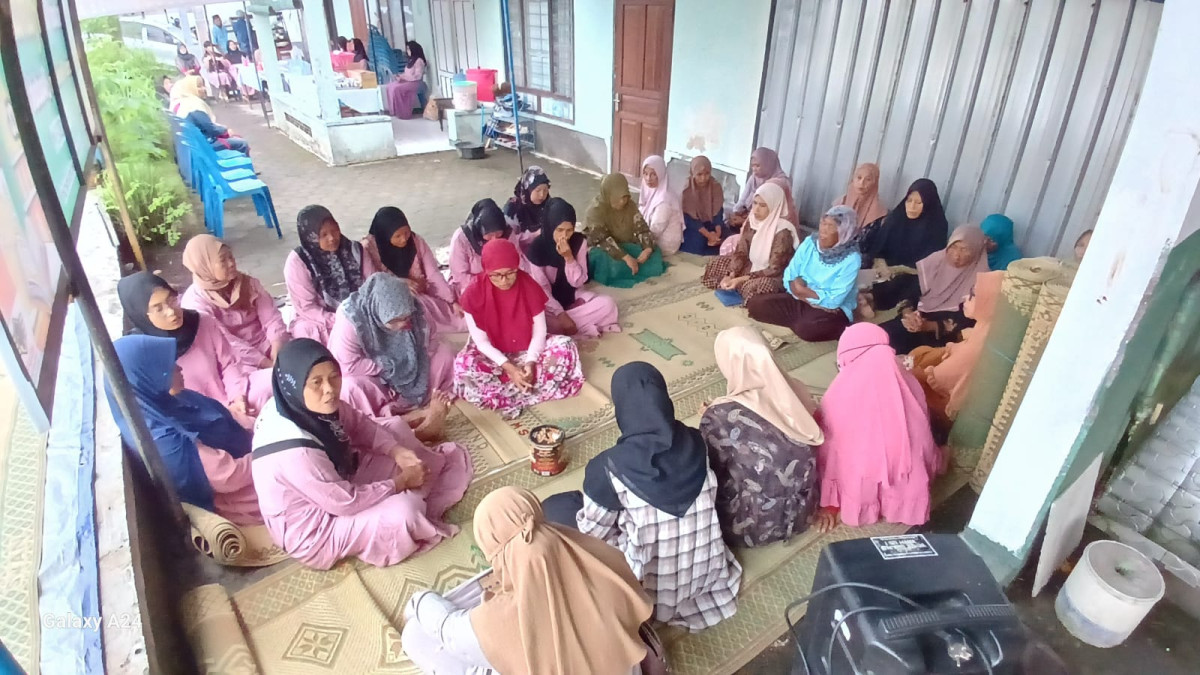 Buka bersama warga Grogolan