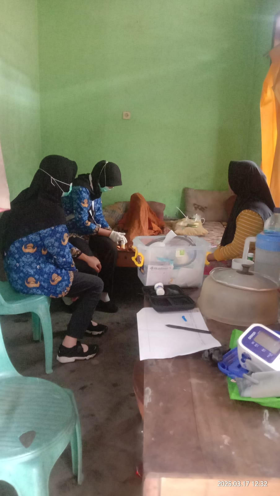 Kunjungan rumah  oleh bu kader ngemplak2