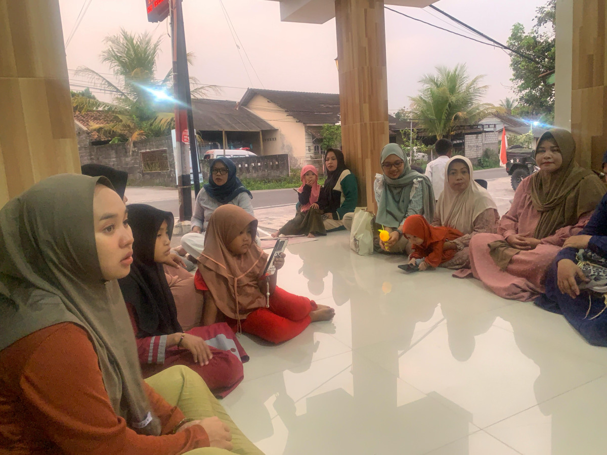 Buka bersama warga dongkelsari puntuk ,di masjid al falah