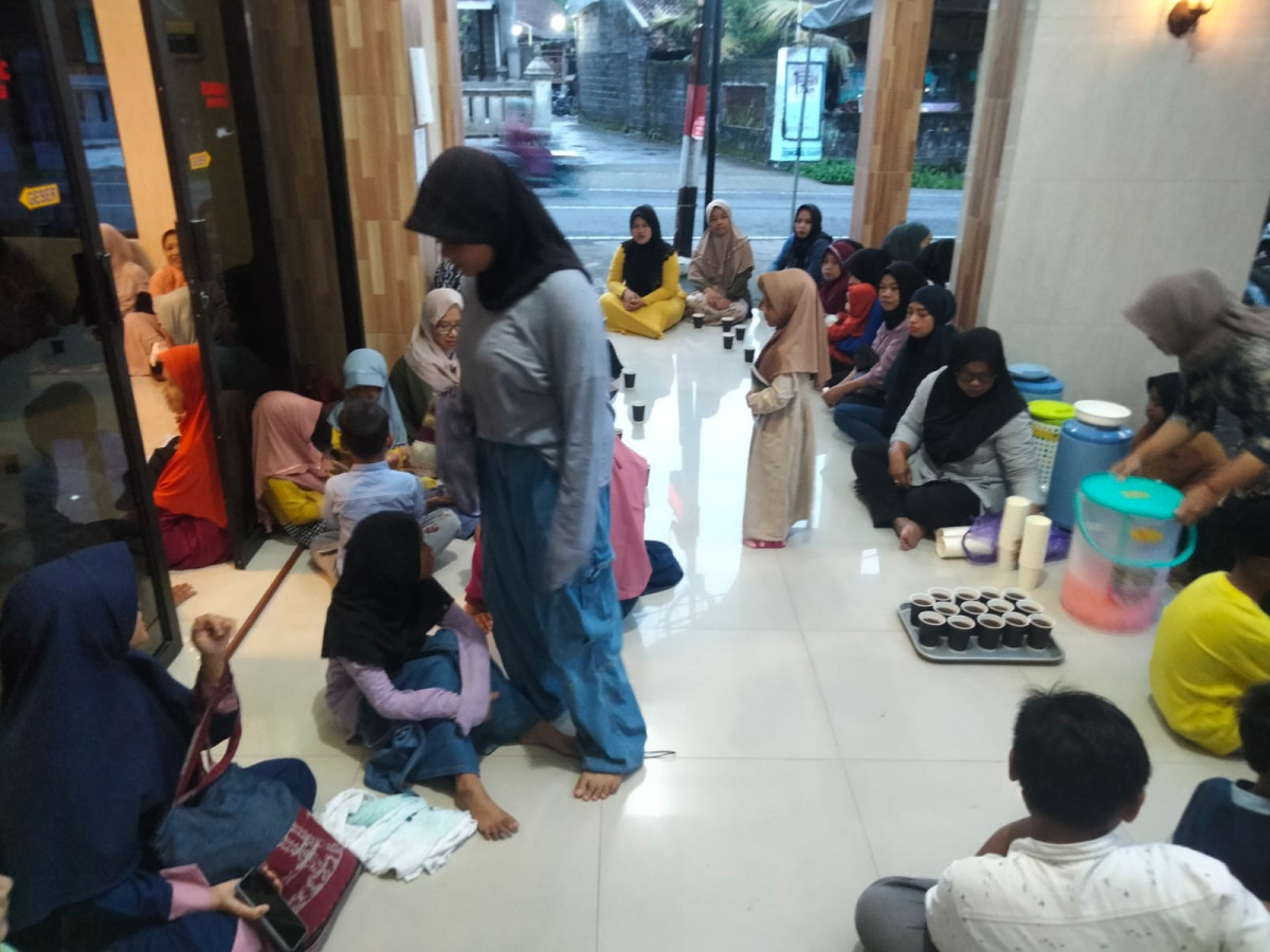 Buka bersama warga Puntuk dongkelsari selasa ke 2 ramadhan di masjid Al Falah
