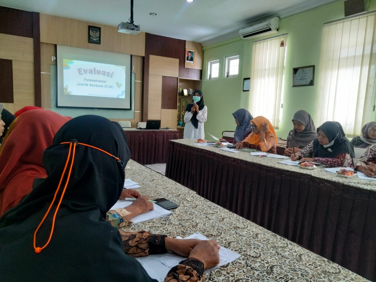 Pertemuan evaluasi pemantauan jentik berkala di puskesmas ngemplak  kader kesehatan Kalisoro