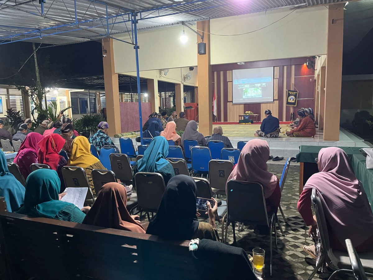 Perangkat Dusun Puntuk menghadiri Malam tirakatan hari jadi ke 270 DIY