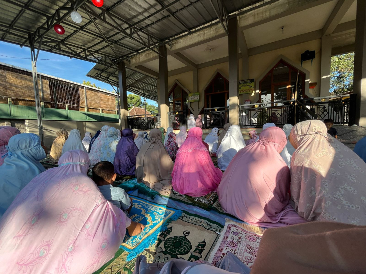 Pelaksanaan Sholat Idul Fitri Warga Puntuk RW 19