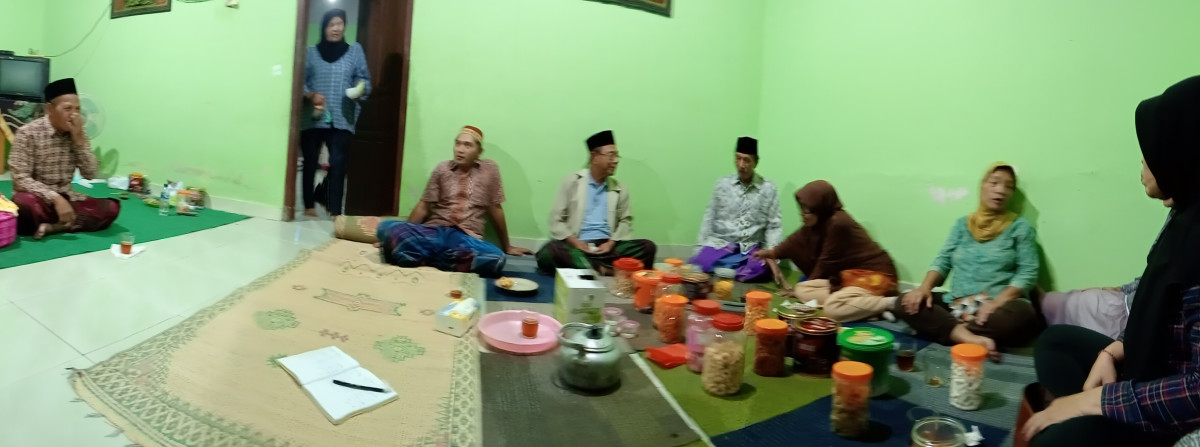 Para anggota kelompok sangat senang diadakan pertemuan setiap bulannya