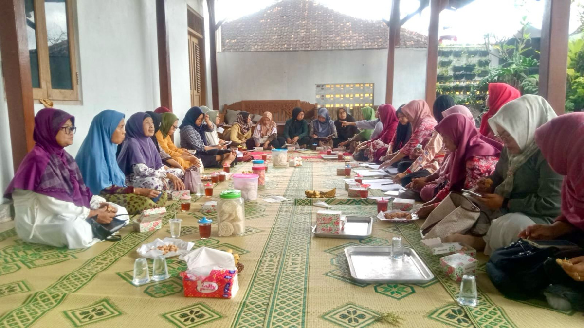 Warga puntuk menghadiri pertemuan ImP kelompok 3 umbulmartani