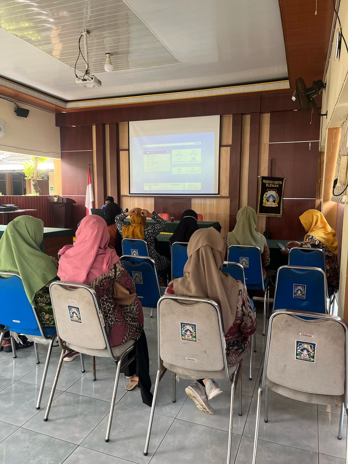 Minilokakarya dalam rangka GATI (gerakan ayah peduli buah hati) yang dihadiri warga puntuk