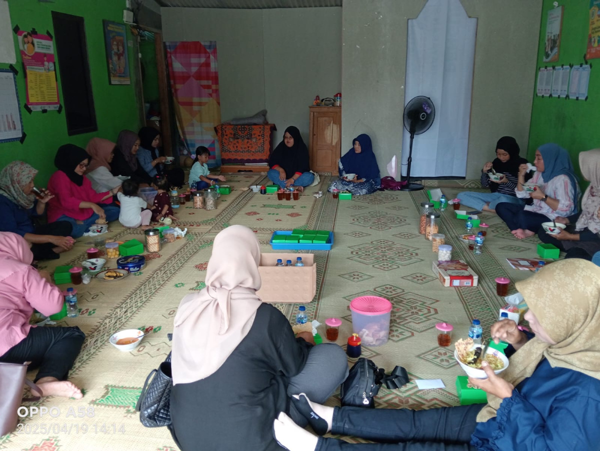 Pertemuan istri pamong kalurahan umbulmartani oleh ibu dukuh Puntuk