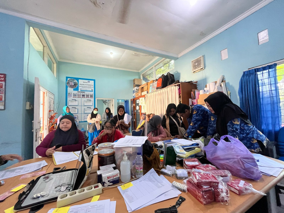 Pengumpulan laporan dan pembagian honor TPK oleh TPK Puntuk