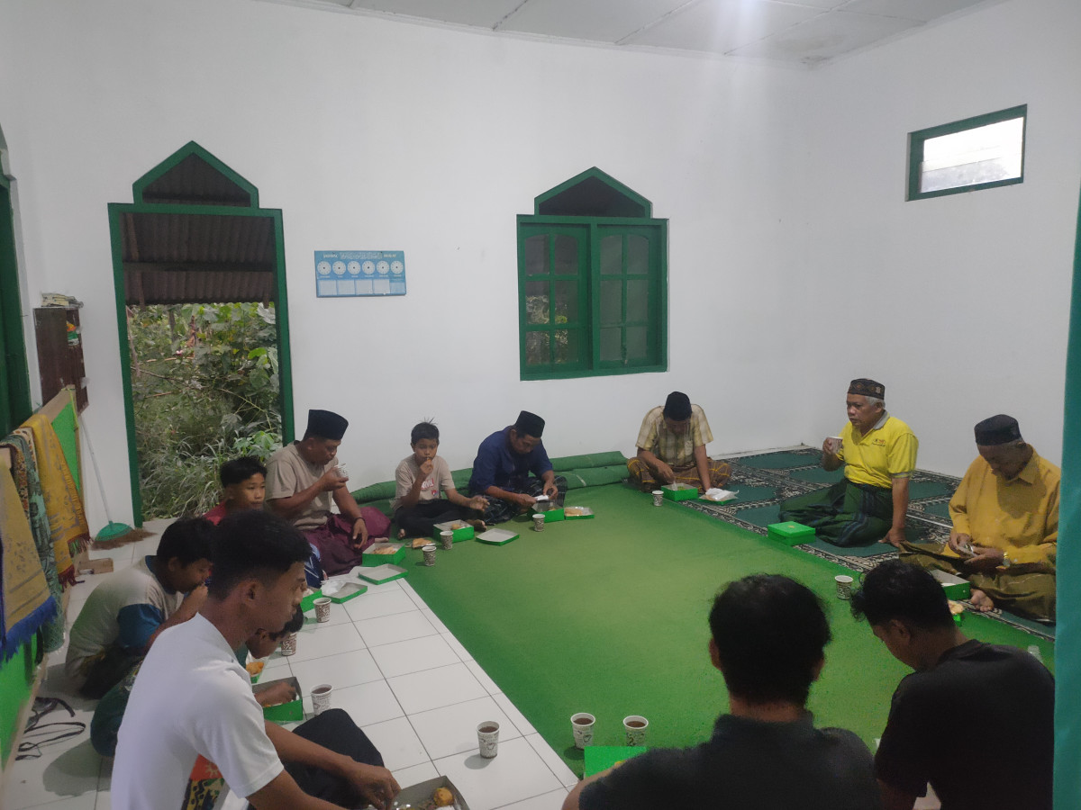 yasinan bapak bapak didusun tanjung