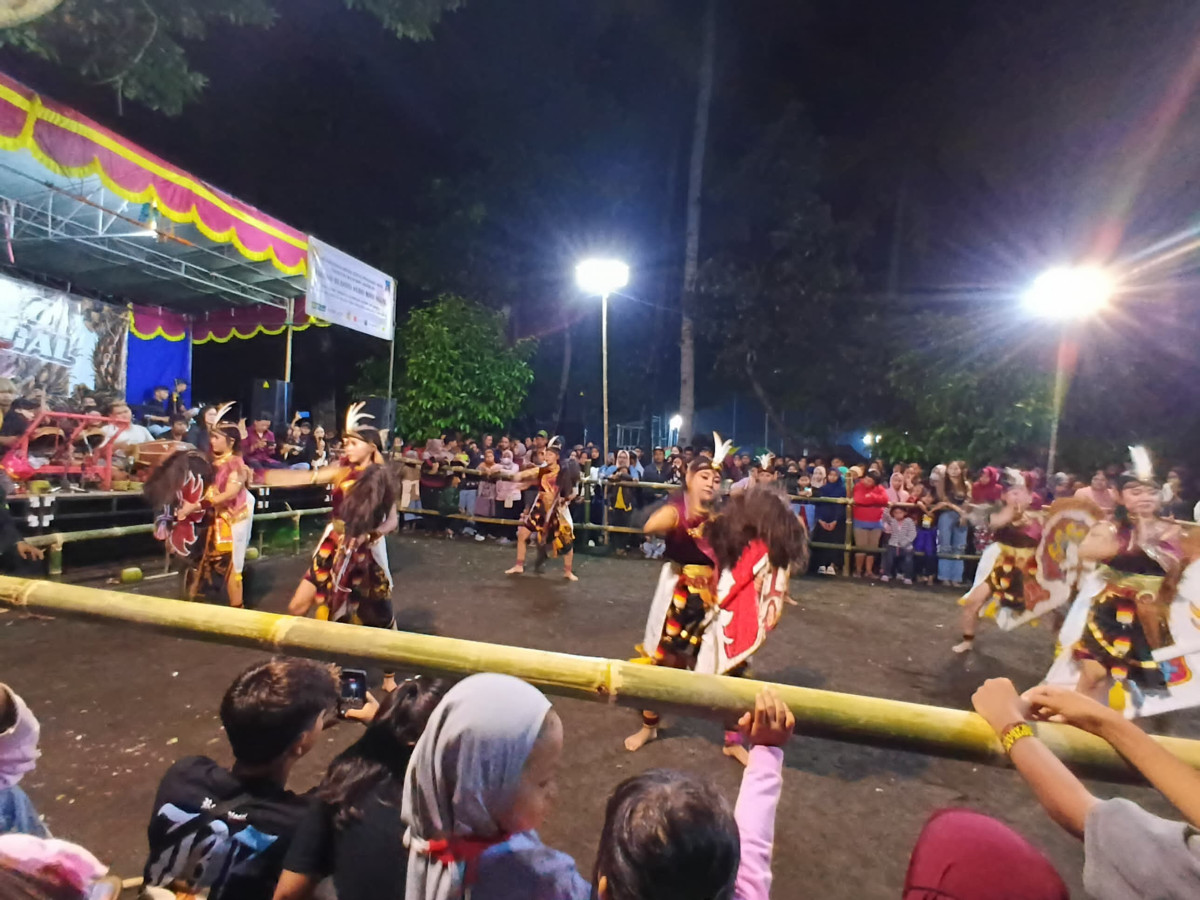 Pentas seni jatilan dusun sapen