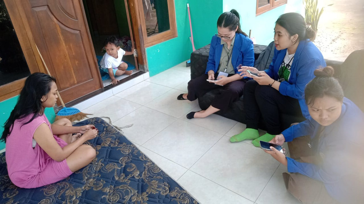 Pendampingan mahasiswa Akper penti rapih di RT 5 Dusun Ngemplak 1