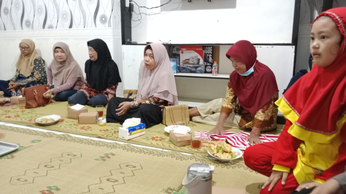 Kader cilikan menghadiri pertemuan kelompok 1pok