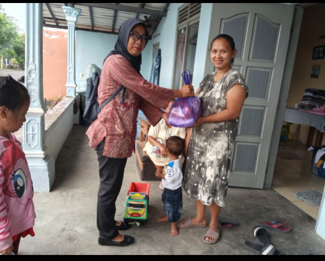 Pemberian PMT balita dusun Grogolan