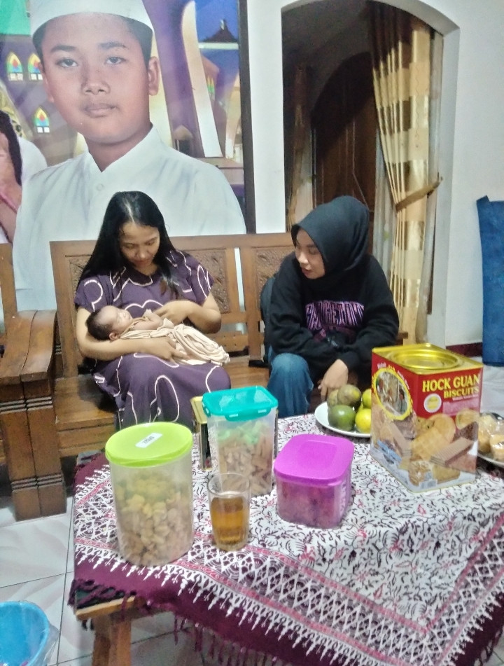 Kader Dongkelsari,puntuk menjenguk warga yg melahirkan