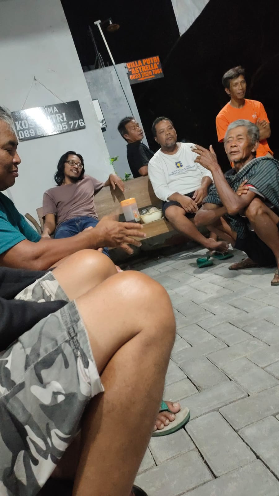 Ronda bapak bapak malam Sabtu di kopatan RT 01