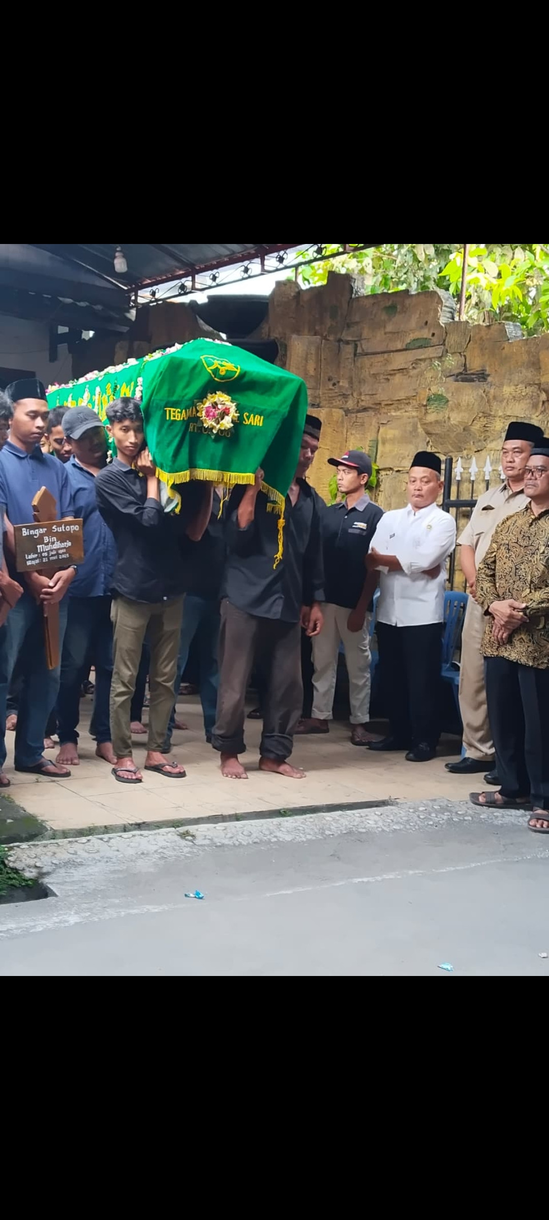 Warga kopatan takziah di tegalmanding