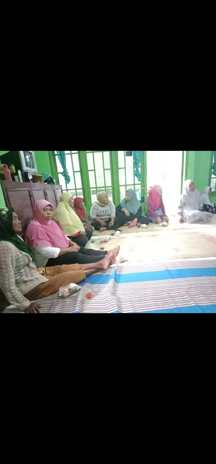 Warga medelan melaksanakan pertemuan rutin PKH