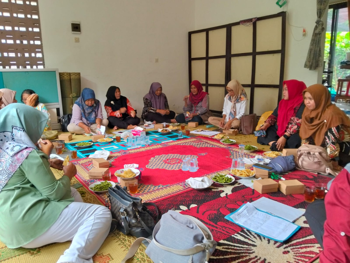 Kader cilikan menghadori pertemuan kelompok 2