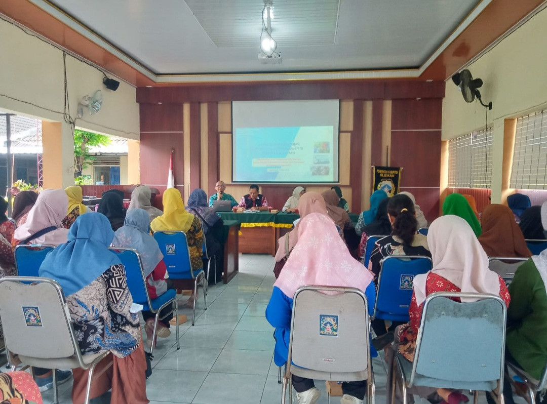 Kader sapen mengikuti sosialisadi pendataan penduduk non permanen