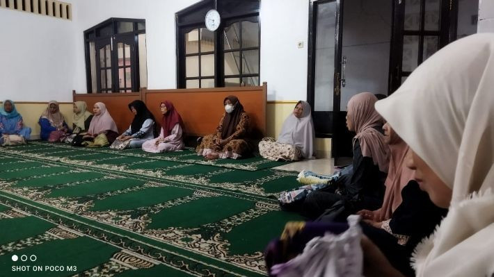 Warga Dusun Degolan Melasanakan Kegiatsan Rutin Yasinan