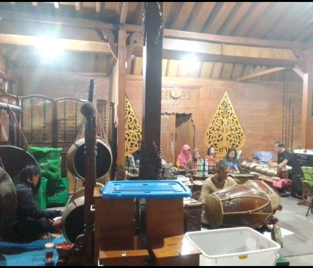 Latihan Karawitan warga Degolan